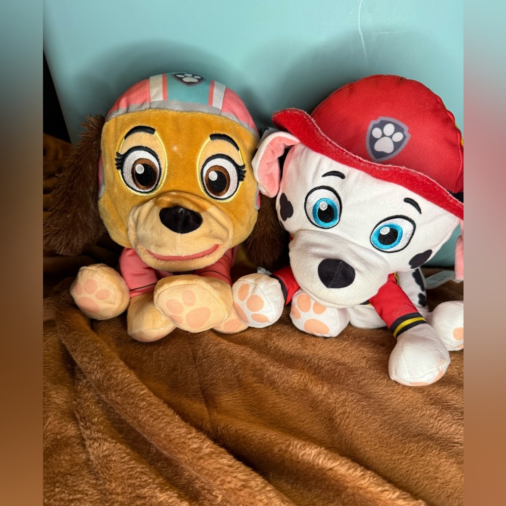 Paw Patrol- talking puppets  Skye & Marshall